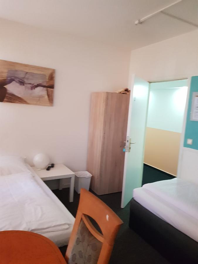 Wandsbek Hotel *